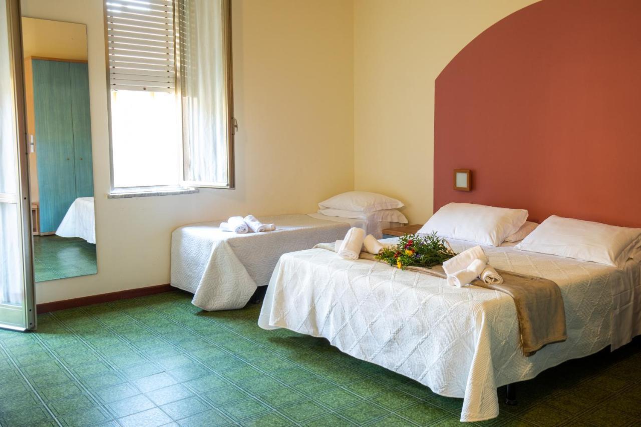 Hotel Xxv Aprile Casa Per Ferie Albenga Exterior foto