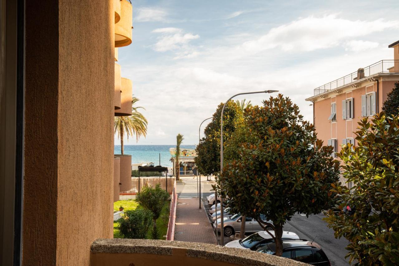 Hotel Xxv Aprile Casa Per Ferie Albenga Exterior foto